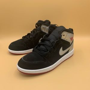 Air Jordan 1 Mid PS ‘Johnny Kilroy’